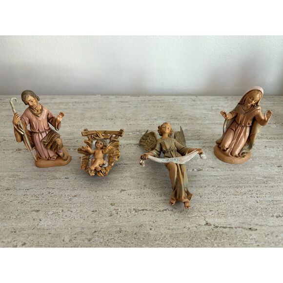 Lot of 8 Fontanini Plastic Nativity Figurines - Picture 4 of 7